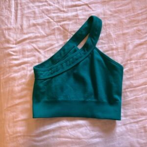 Small around the neck crop